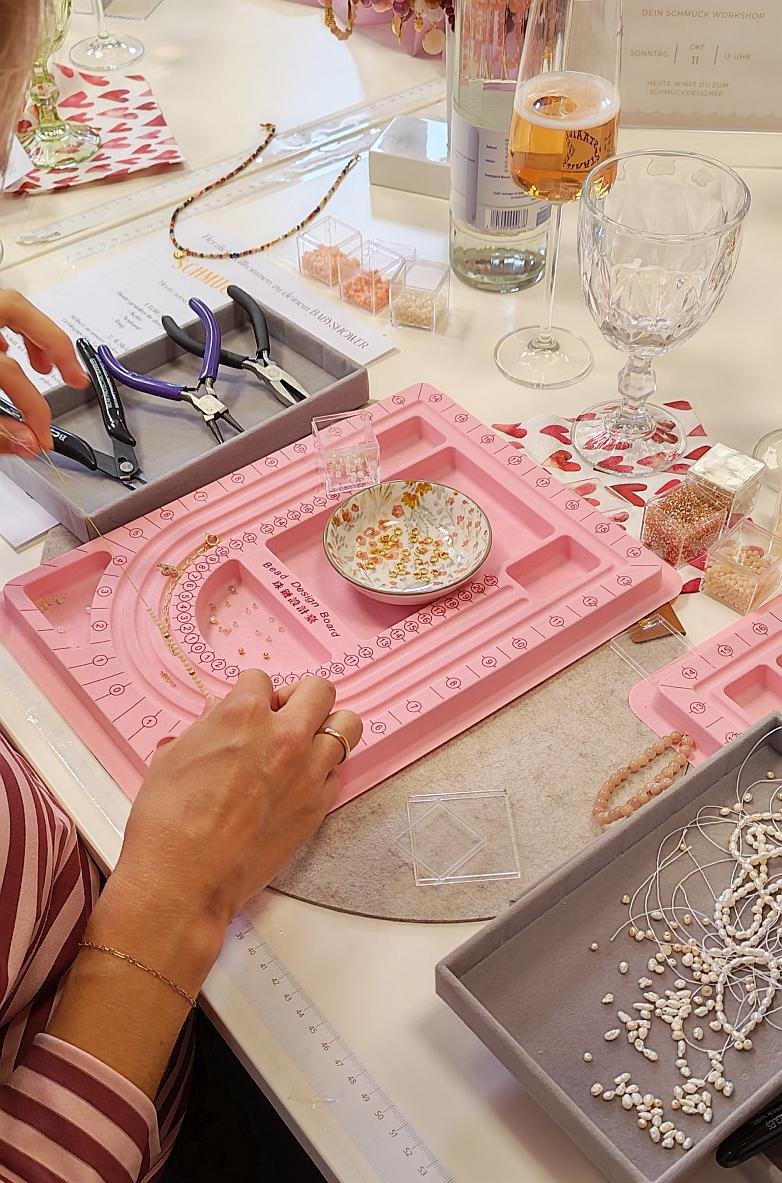 Schmuck-Workshop in Dorsten mit Perlen, Charms und Materialien zum kreativen Gestalten