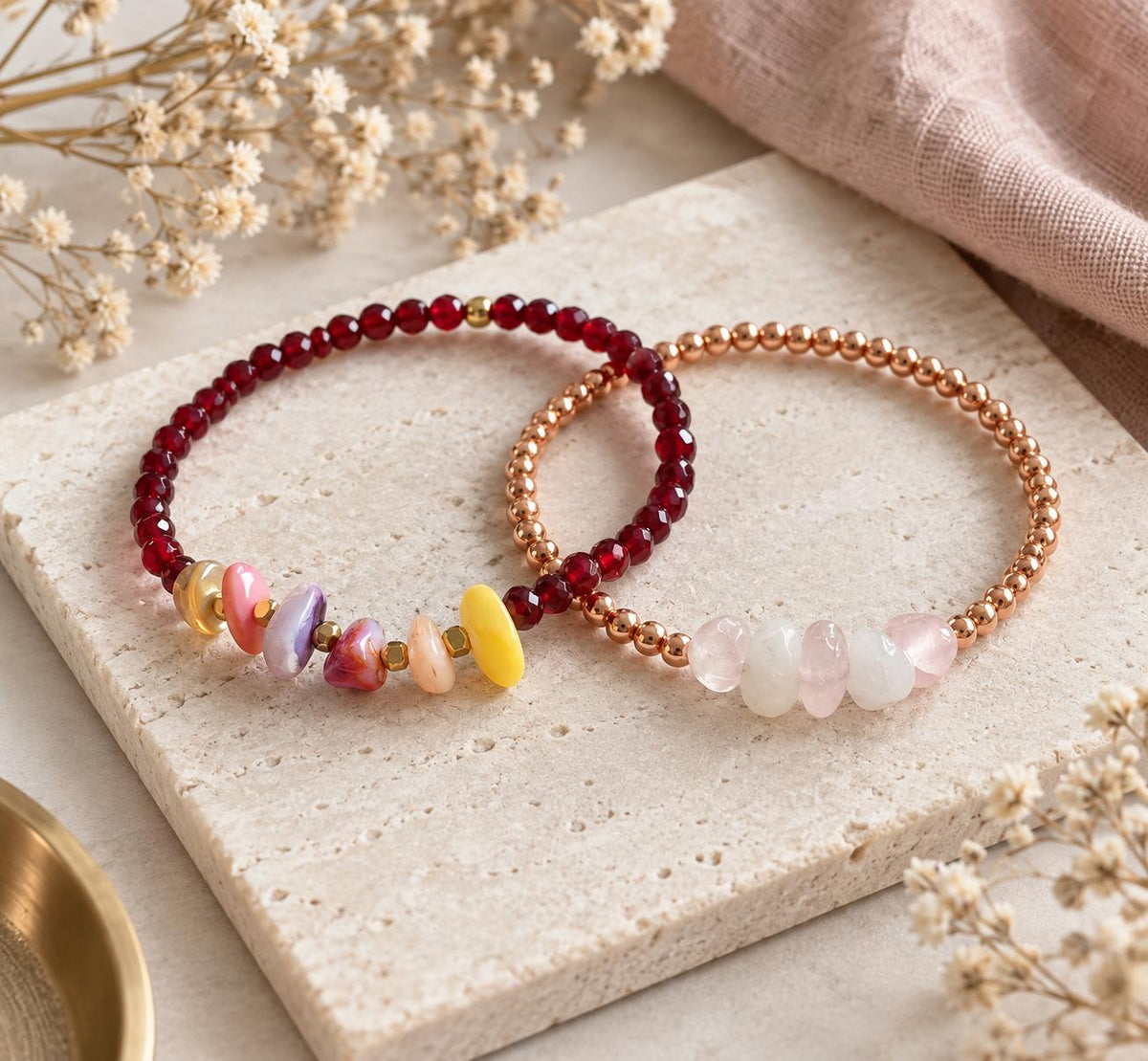 Facettiertes Granat Armband mit Muschelperlen